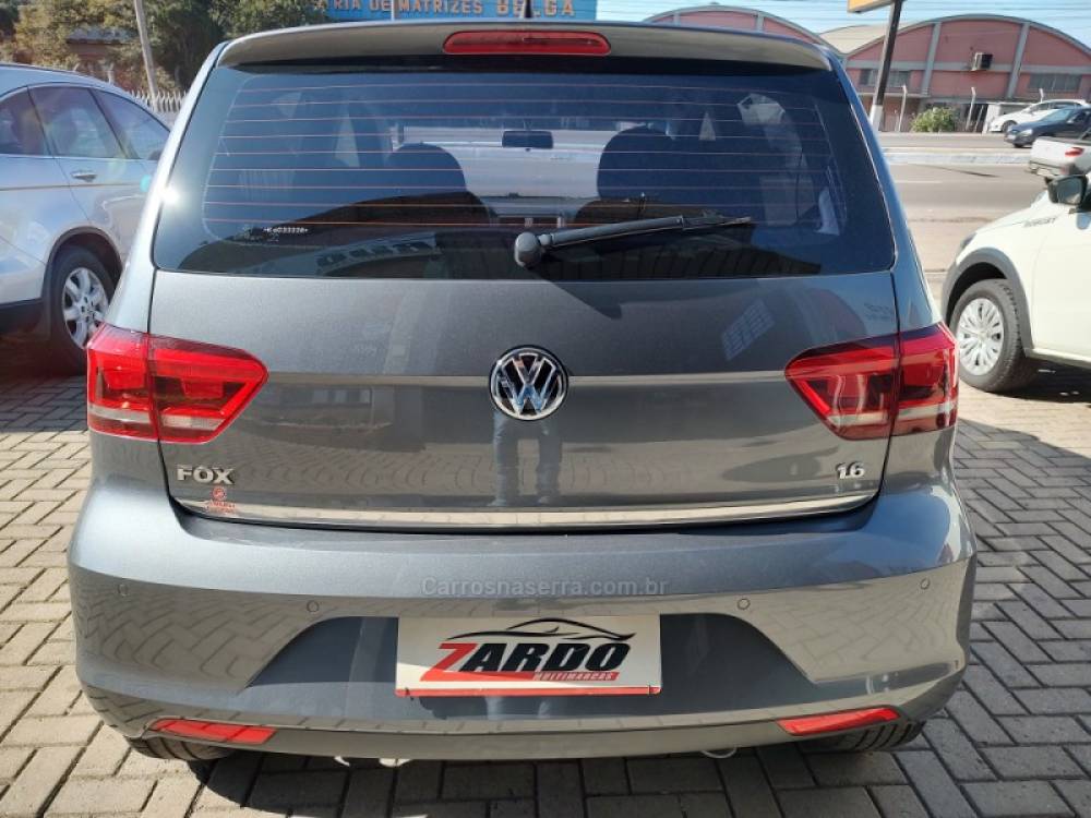 VOLKSWAGEN - FOX - 2018/2019 - Cinza - R$ 62.900,00
