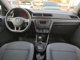 VOLKSWAGEN - VOYAGE - 2022/2023 - Branca - R$ 62.900,00