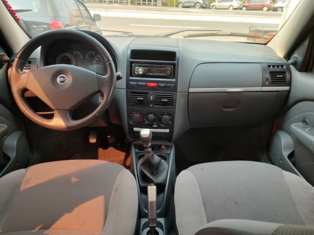 FIAT - PALIO - 2005/2006 - Vermelha - R$ 21.900,00