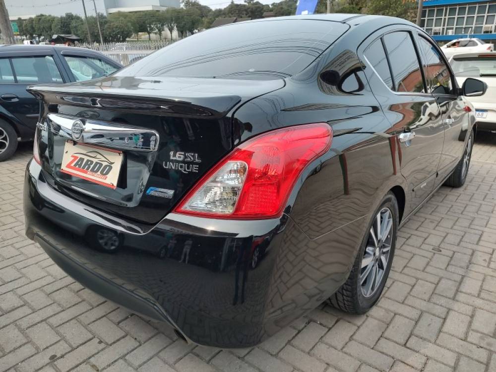 NISSAN - VERSA - 2018/2018 - Preta - R$ 60.900,00